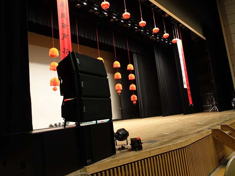 芸術鑑賞会市民会館にて