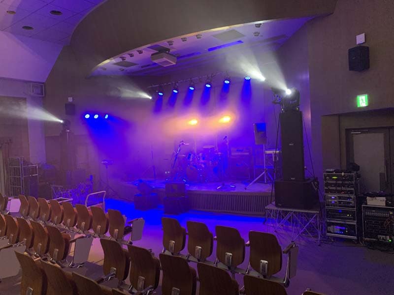 いつもの教室が LIVE会場に