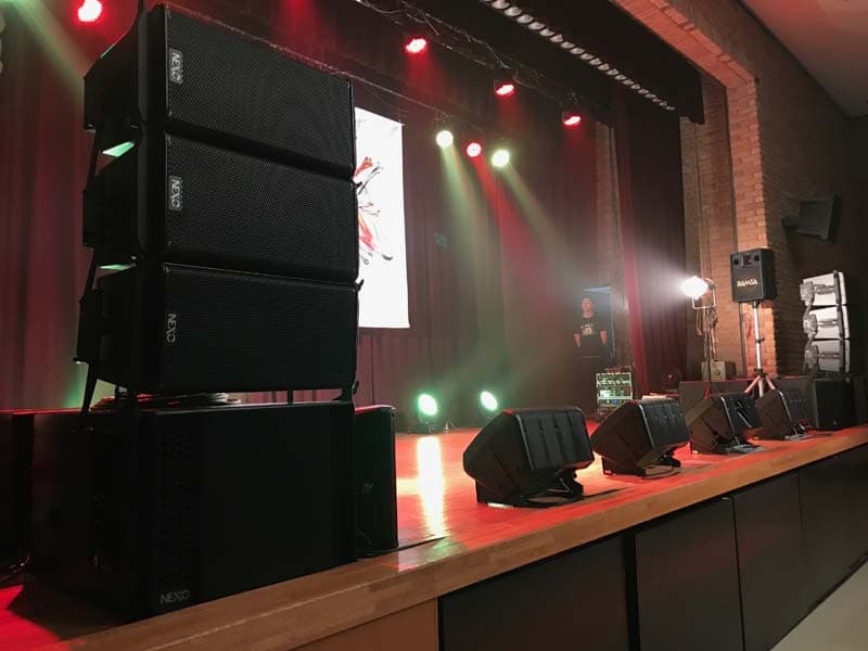 市民会館やレンタルホールにての設置例画像