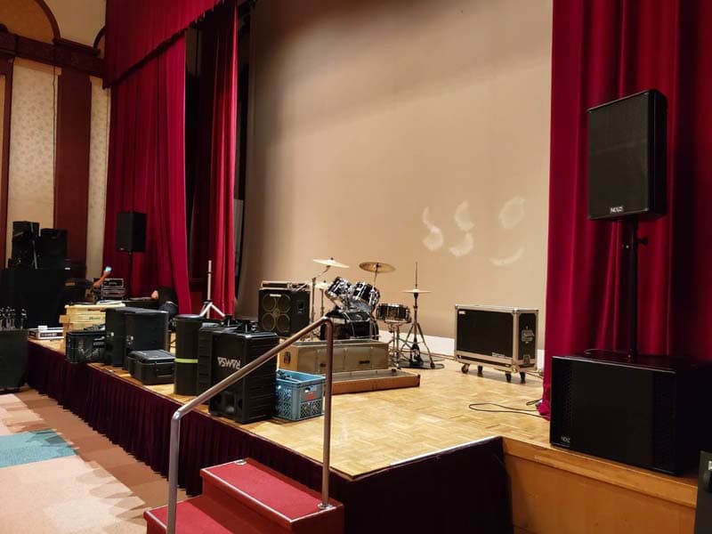 市民会館やレンタルホールにての設置例画像