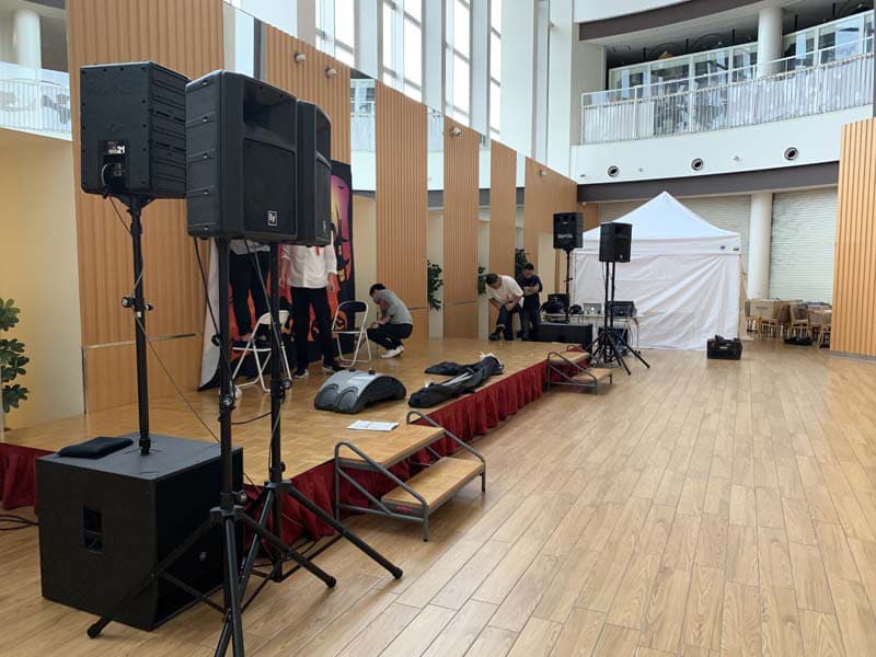 イオンモール茨木でのイベントの音響設置画像