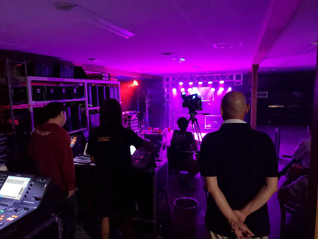 観客ありの配信イベントの画像